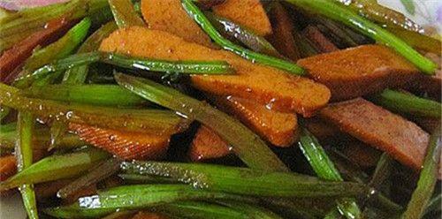 咸肉炒芹菜的做法是什么？如何炒出鲜嫩可口的咸肉炒芹菜？