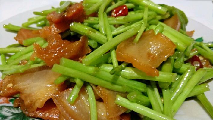 咸肉炒藜蒿怎么做？步骤和技巧是什么？
