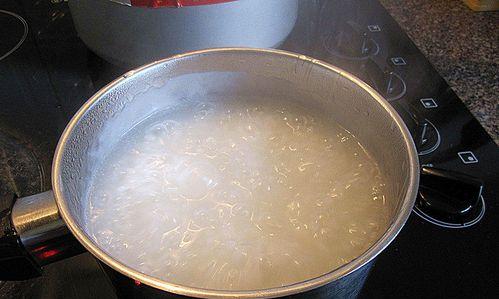 咸蛋粥怎么做？咸蛋粥的详细制作步骤是什么？
