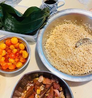 咸蛋肉粽子怎么做？详细步骤和技巧是什么？