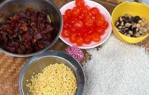 咸蛋肉粽子怎么做？详细步骤和技巧是什么？