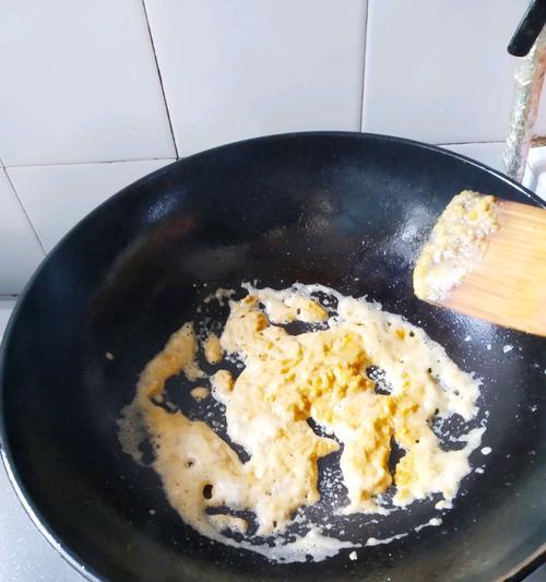 咸蛋麦片虾怎么做？步骤和技巧有哪些？