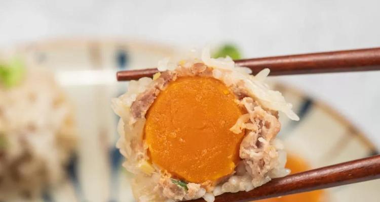 咸蛋黄珍珠丸子怎么做？步骤和技巧有哪些？