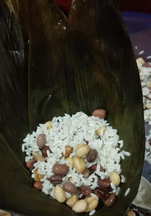 咸蛋黄香菇牛肉粽怎么做？详细步骤和技巧是什么？