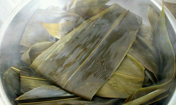 咸蛋黄香菇牛肉粽怎么做？详细步骤和技巧是什么？
