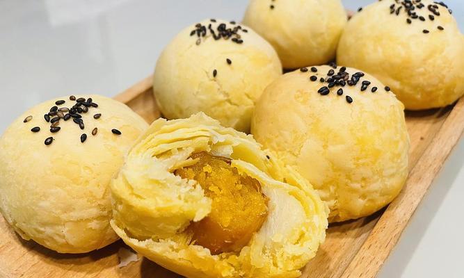 咸蛋黄肉松麻薯包怎么做？详细步骤和技巧是什么？