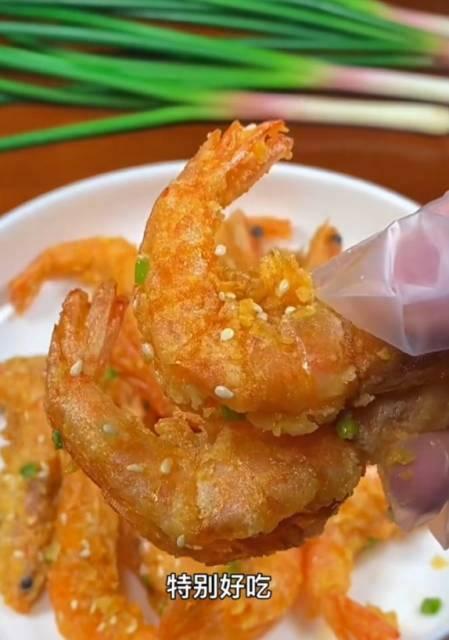 咸蛋黄焗虾怎么做？步骤和技巧有哪些？