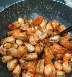 咸蛋黄炒虾怎么做？步骤和技巧有哪些？