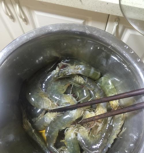 咸蛋黄辫虾汤怎么做？详细步骤和技巧是什么？