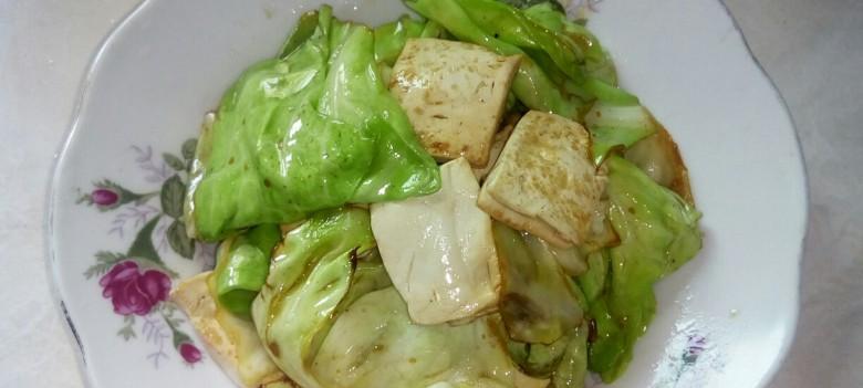 咸蛋炒豆腐怎么做？步骤和技巧有哪些？