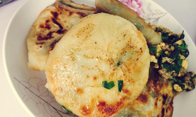 咸蛋白韭菜饼怎么做？制作咸蛋白韭菜饼的步骤是什么？
