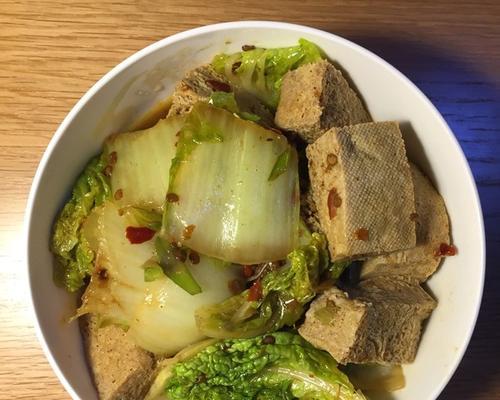 咸蛋白炖冻豆腐的做法是什么？步骤和技巧有哪些？