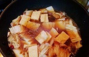 咸蛋白炖冻豆腐的做法是什么？步骤和技巧有哪些？