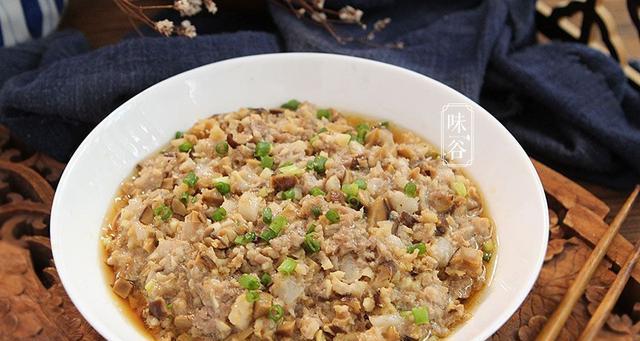 咸菜玉米蒸肉饼怎么做？步骤和技巧是什么？