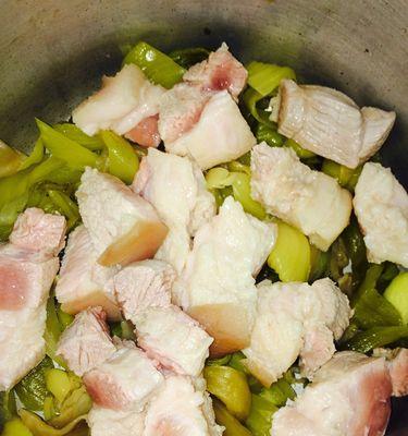 咸菜台焖肉圆怎么做？详细步骤和技巧是什么？