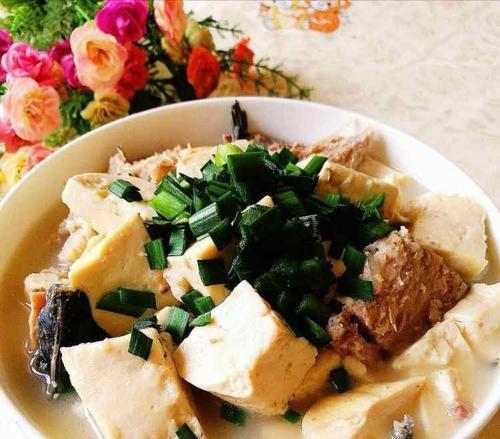 咸菜豆腐汤的做法是什么？如何在家轻松制作？