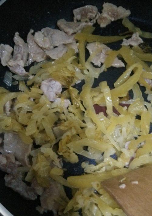 咸菜炒猪肉怎么做？步骤和技巧有哪些？