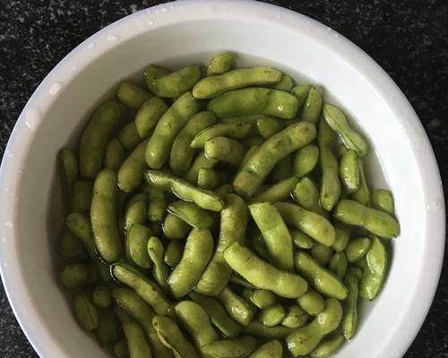鲜猪肉蒸毛豆怎么做？步骤和技巧有哪些？