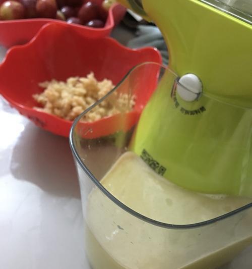 鲜榨梨汁怎么做？有哪些健康益处？