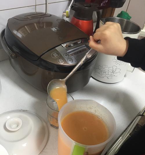 鲜榨胡萝卜汁怎么做？有哪些健康益处？