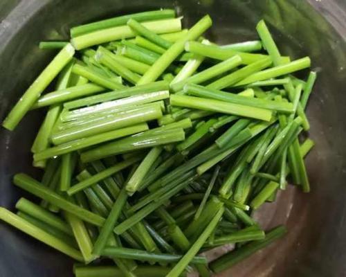 鲜鱿炒韭苔怎么做？步骤和技巧有哪些？