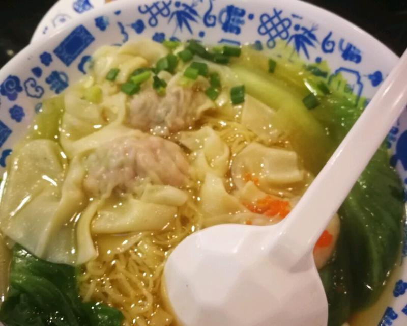 鲜虾云吞面怎么做？详细步骤和技巧是什么？