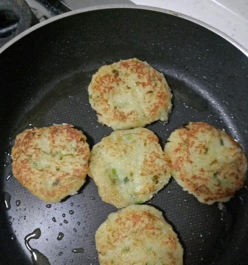 鲜虾土豆饼怎么做？步骤和技巧有哪些？