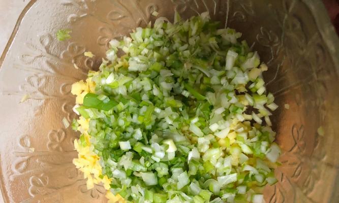 猪肉芹菜馅儿怎么做？步骤和技巧是什么？