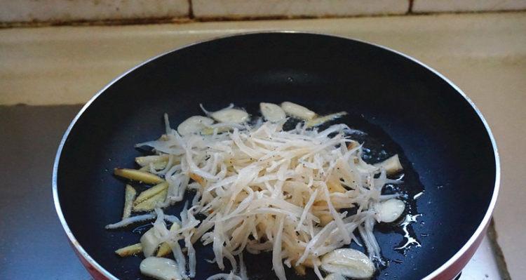 小银鱼的做法有哪些？如何做出美味的小银鱼？