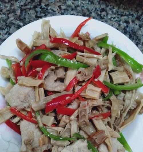土猪肉炒笋干怎么做？有哪些步骤和技巧？
