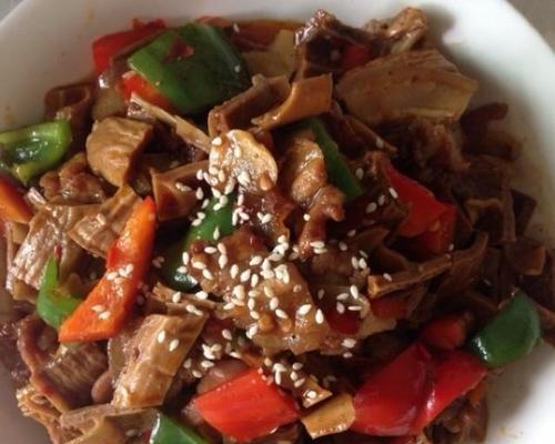 土猪肉炒笋干怎么做？有哪些步骤和技巧？