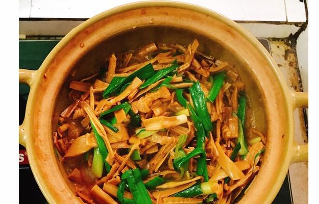 笋干毛豆炖肉怎么做？步骤和技巧有哪些？