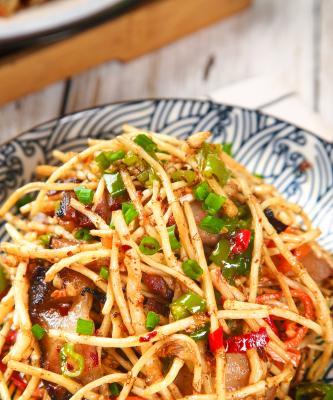 折耳根炒肉怎么做？有哪些步骤和技巧？