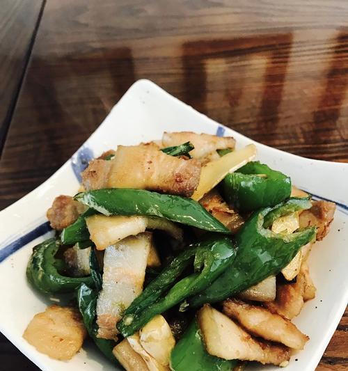 青蒜炒三层肉怎么做？步骤和技巧是什么？