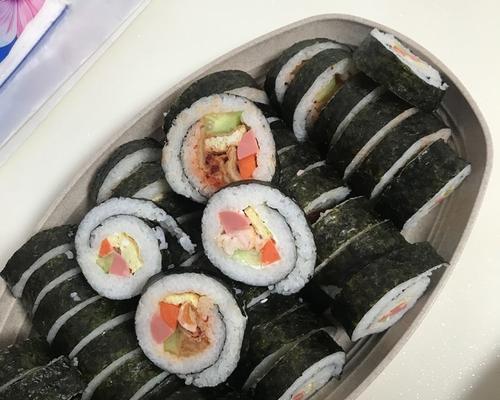紫菜包饭配大虾沙拉怎么做？步骤和材料有哪些？