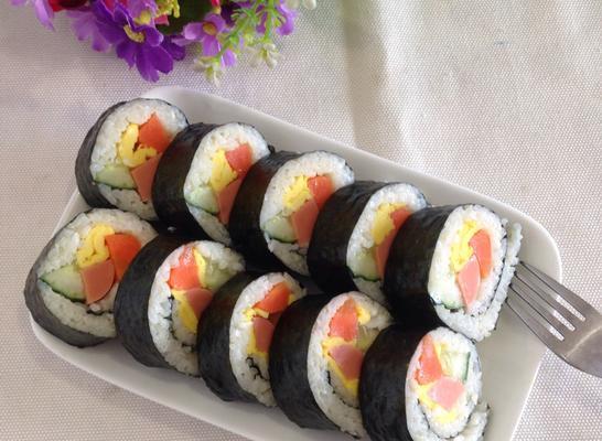 紫菜包饭配大虾沙拉怎么做？步骤和材料有哪些？