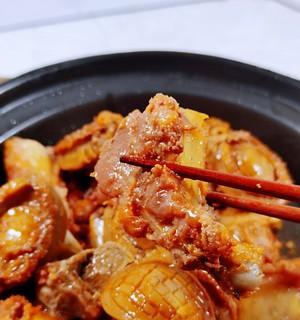 鲍鱼炆鸡的做法是什么？如何在家轻松制作？