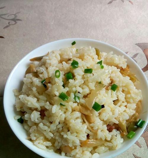 榨菜鱼丸炒饭怎么做？步骤和技巧有哪些？