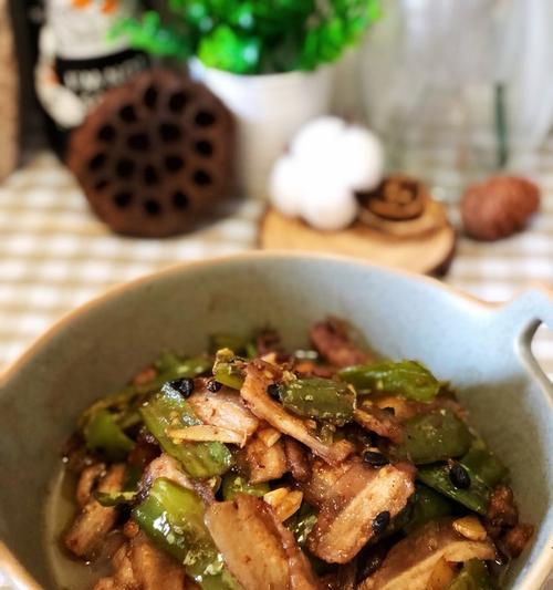 秋葵回锅肉怎么做？步骤和技巧有哪些？