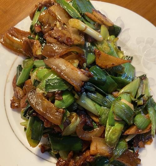 秋葵回锅肉怎么做？步骤和技巧有哪些？