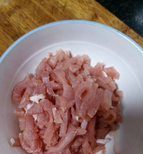 肉丝拌杂蔬的做法是什么？如何快速做出美味的肉丝拌杂蔬？