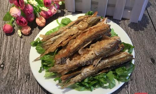 炸小沙丁鱼怎么做才酥脆？有哪些步骤和技巧？