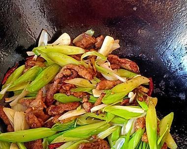 蒜心炒瘦肉的做法是什么？如何炒出鲜嫩多汁的蒜心瘦肉？