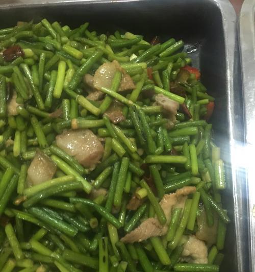 蒜心炒瘦肉的做法是什么？如何炒出鲜嫩多汁的蒜心瘦肉？