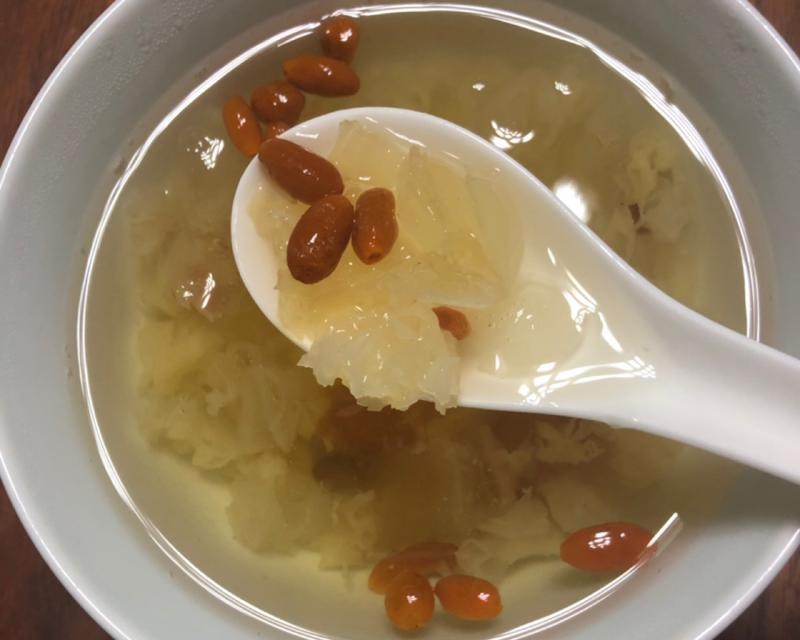 桃胶丑耳莲子羹怎么做？有哪些步骤和注意事项？