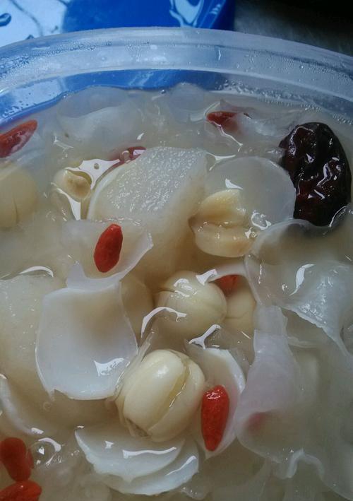 桃胶丑耳莲子羹怎么做？有哪些步骤和注意事项？