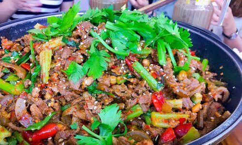铁板烧牛肉怎么做才好吃？详细步骤和技巧是什么？