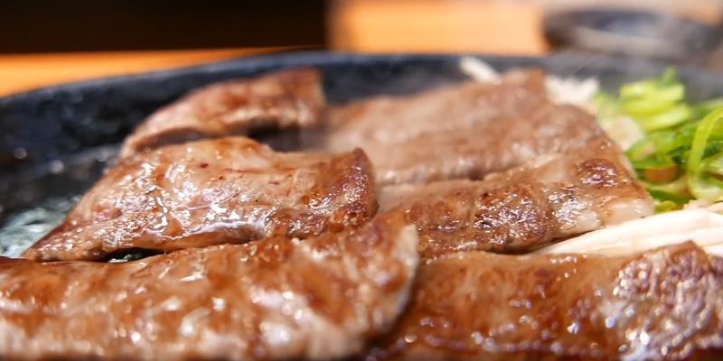 铁板烧牛肉怎么做才好吃？详细步骤和技巧是什么？