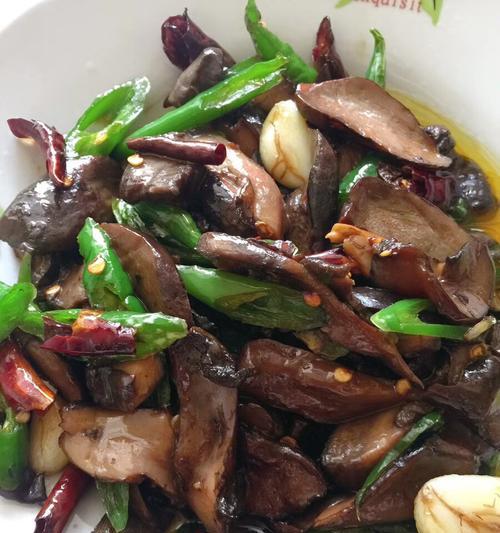青椒炒菌的做法是什么？如何炒出美味的青椒炒菌？