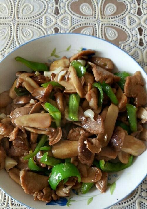 青椒炒菌的做法是什么？如何炒出美味的青椒炒菌？
